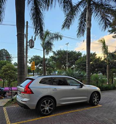 VOLVO XC60 2.0 T5 GASOLINA MOMENTUM AWD GEARTRONIC VOLVO XC60 2.0 T5 GASOLINA MOMENTUM AWD GEARTRONIC